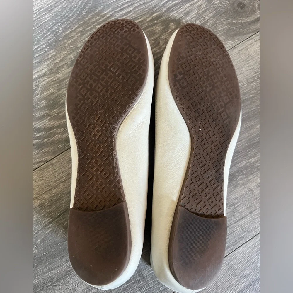 Tory Burch Reva Ballet Flat Nellie Nappa Metal Logo in Vanilla & Pewter Size 8.5